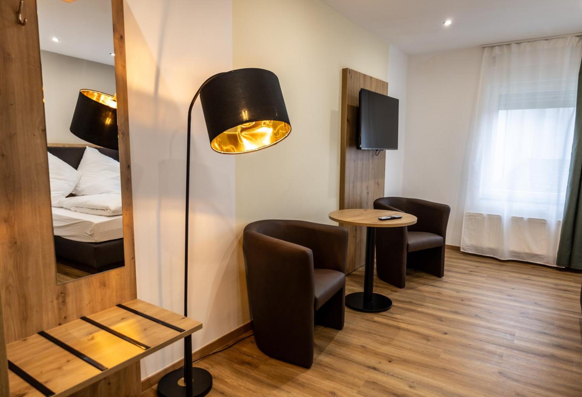 Hln Apartments Am Bahnhof Saarbrücken Eksteriør bilde