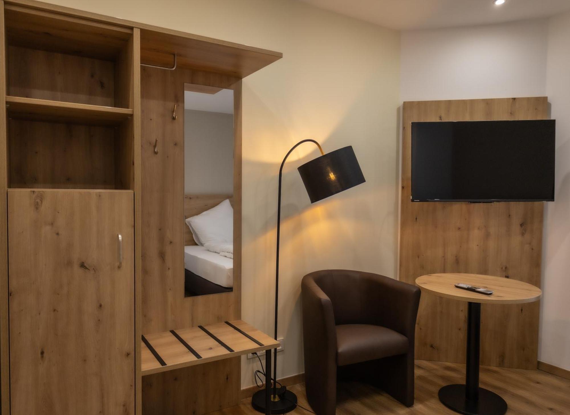 Hln Apartments Am Bahnhof Saarbrücken Eksteriør bilde