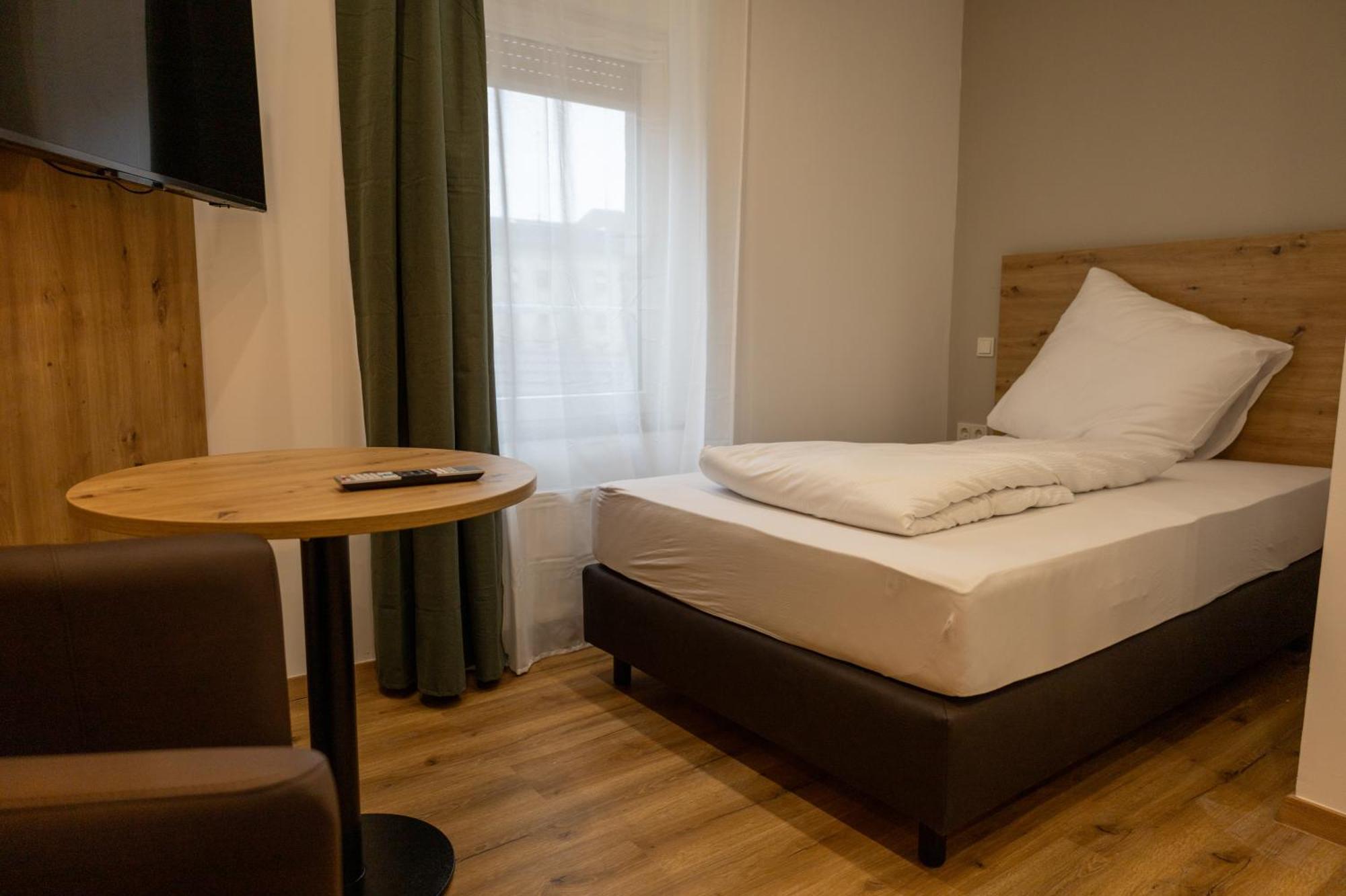 Hln Apartments Am Bahnhof Saarbrücken Eksteriør bilde